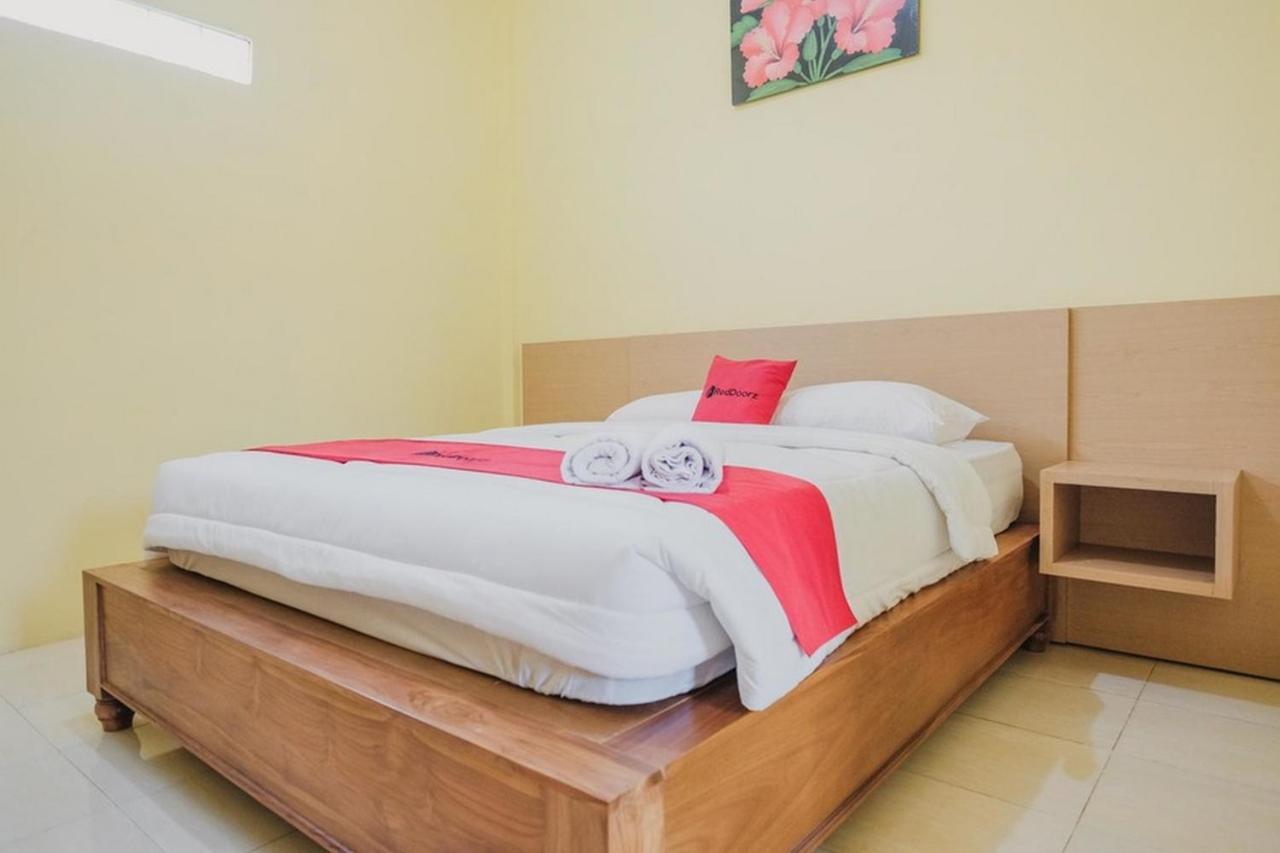 Отель Reddoorz Near Rs Imanuel Lampung Бандар-Лампунг Экстерьер фото