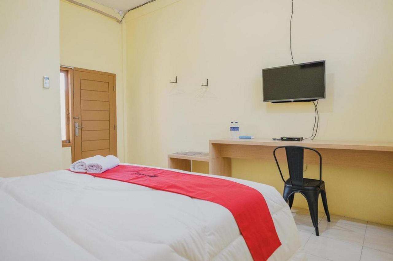 Отель Reddoorz Near Rs Imanuel Lampung Бандар-Лампунг Экстерьер фото